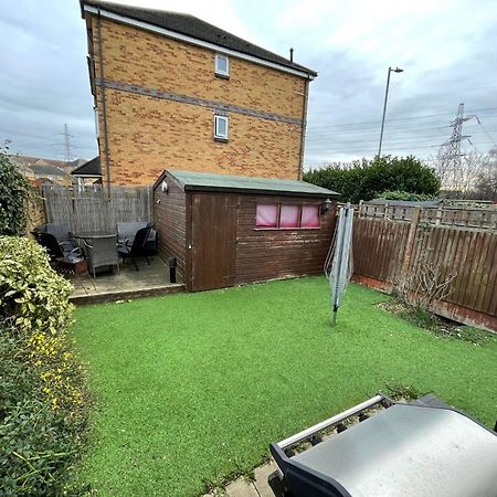 Entire 3 Bedroom End Of Terrace House! Thamesmead  Exterior photo