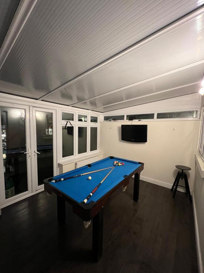 Entire 3 Bedroom End Of Terrace House! Thamesmead  Exterior photo