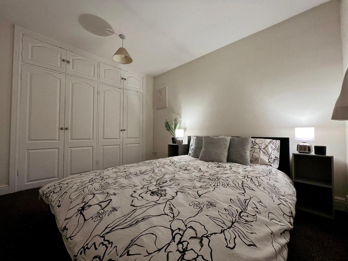 Entire 3 Bedroom End Of Terrace House! Thamesmead  Exterior photo